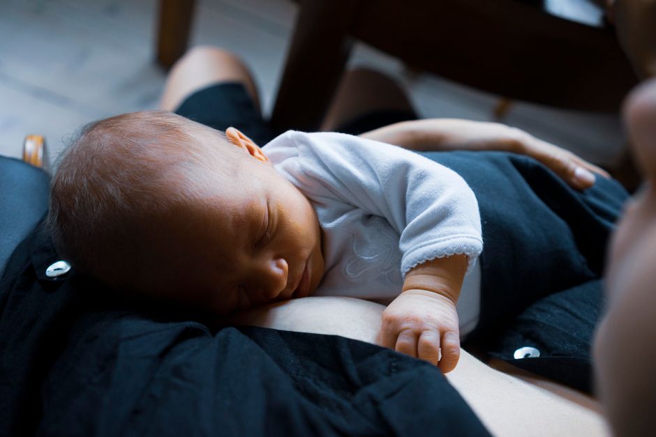 Não estou sentindo o que esperava ao ver meu bebê — é depressão pós-parto?