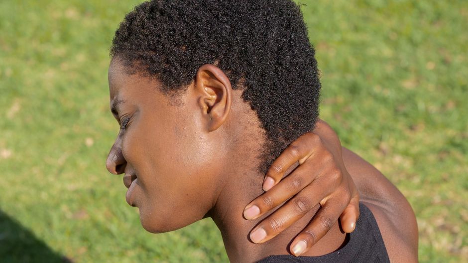 Dói em vários lugares do corpo — pode ser fibromialgia?